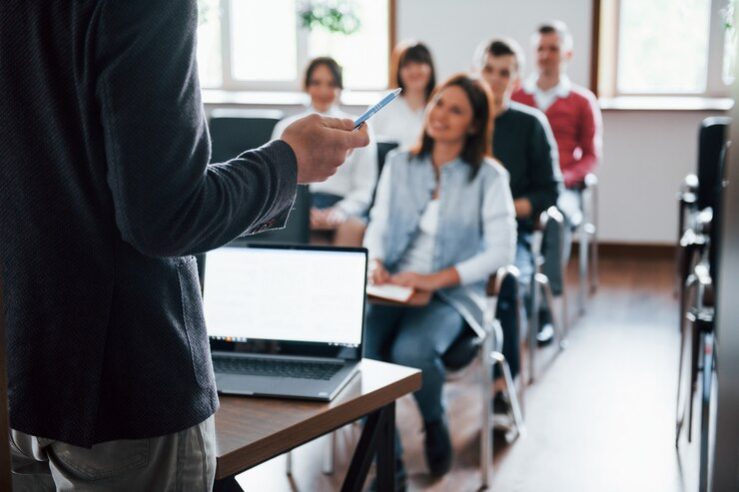 everyone-is-smiling-listens-group-people-business-conference-modern-classroom-daytime_146671-16288.jpg